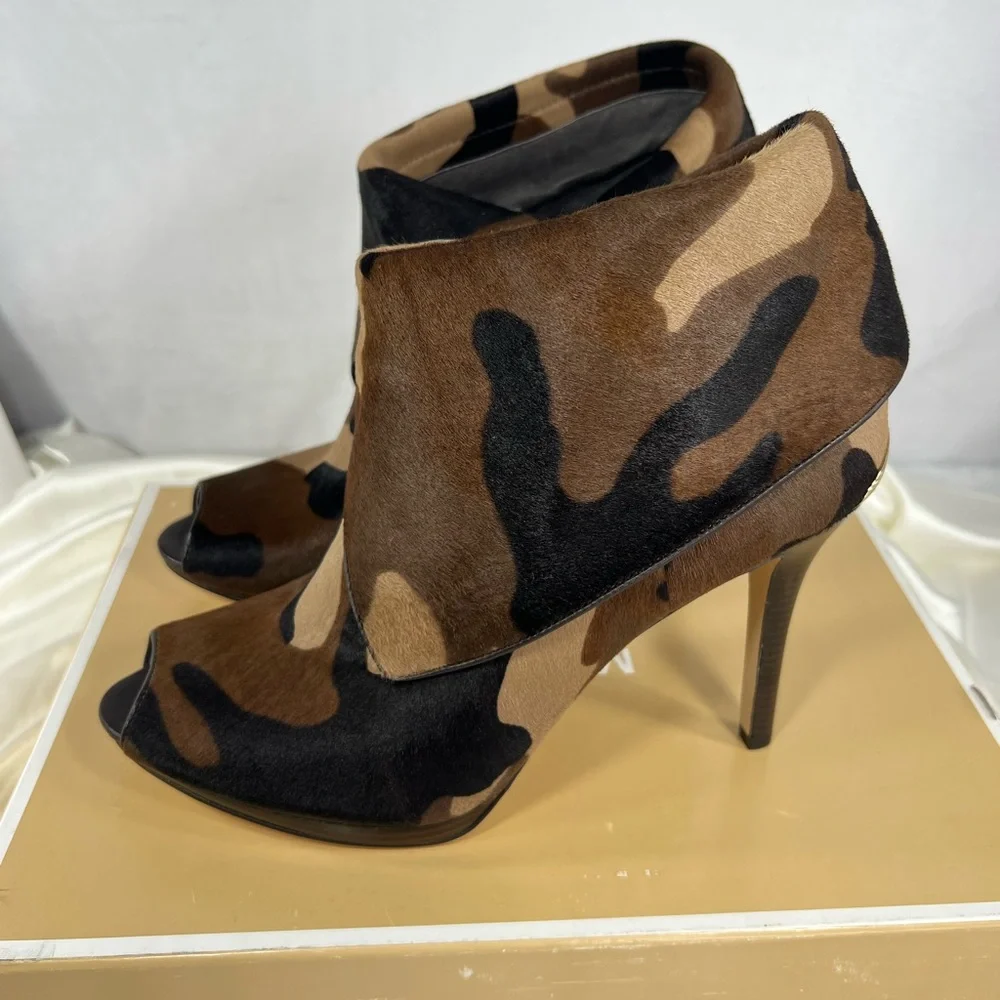 Set Michael Michael Kors Real Hair Calf Camo Heel 11 & Camo Clutch $513 NEW - Picture 7 of 17